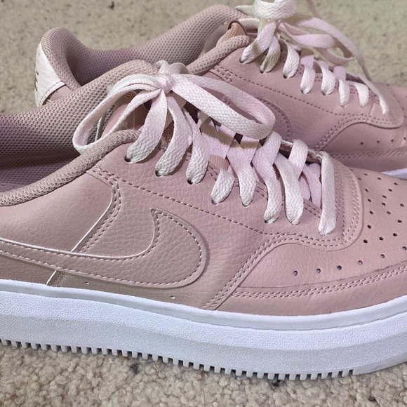 Pink Nike’s - Picture 1 of 6